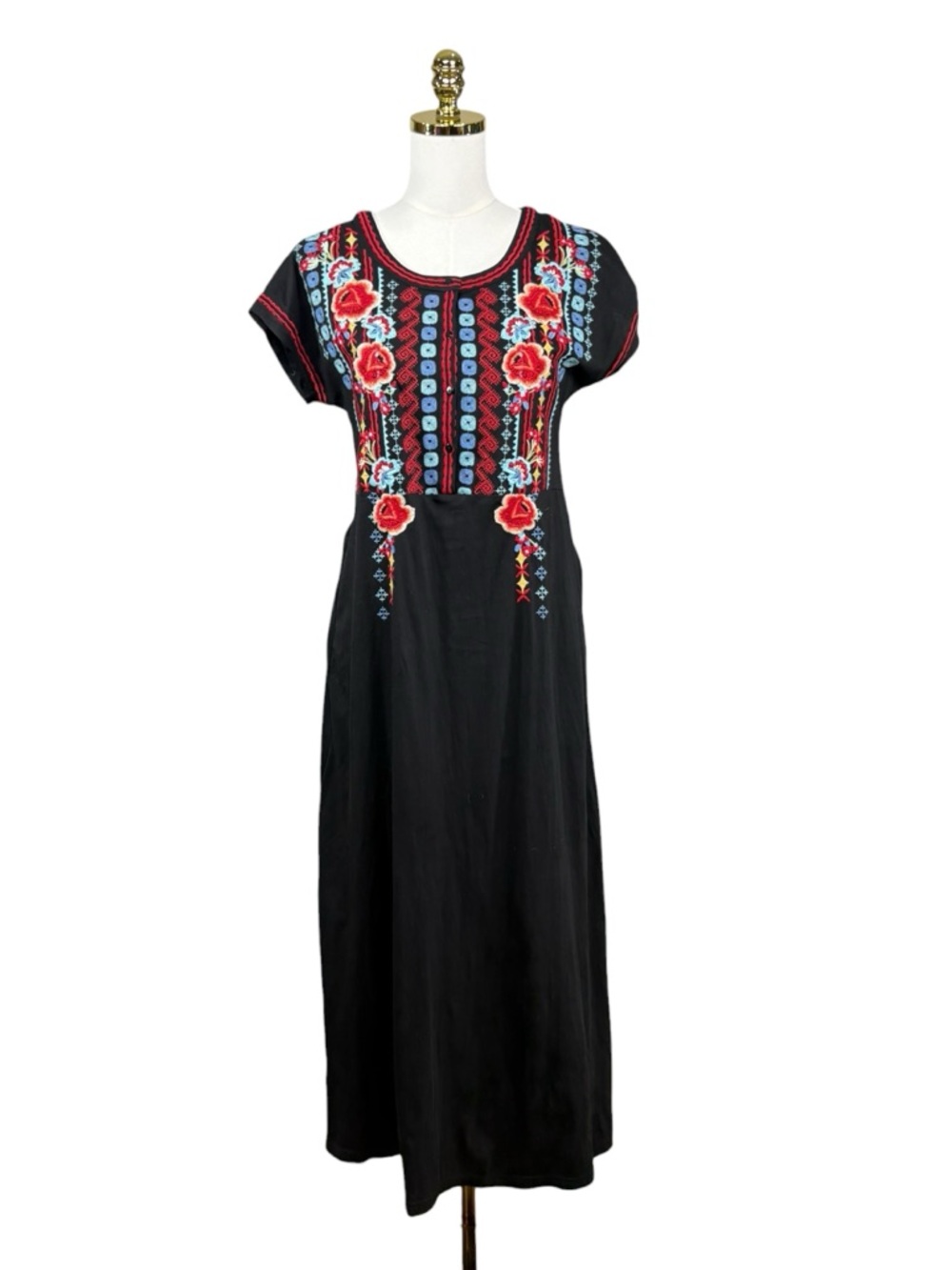 Woman’s Paparazzi floral embroidered boho cotton dress size M